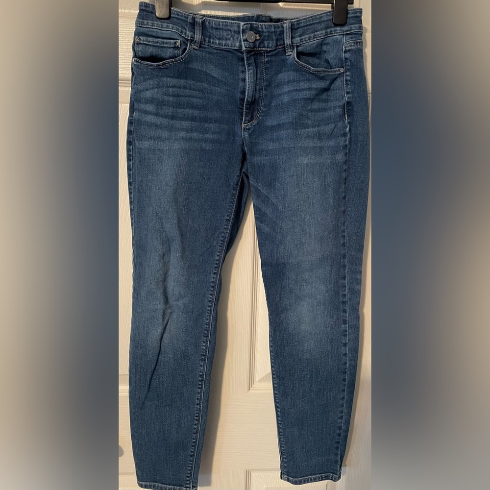 White House Black Market blue jeans, size 8 short